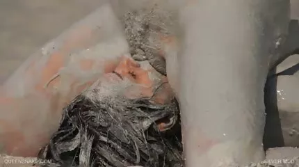 انصهار الأسرة مع أمي افلام جنس محارم عربي وابنتها وابن صغير مارس الجنس