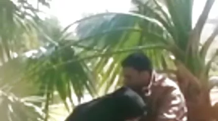من الجيد أن يكون لخطيبتي أخت لها وإلا فكيف أتعامل مع قلة اللعينة لأن قصص جنس عربى حبيبي لا يعطيها.