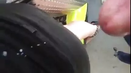 خدعت موقع جنس عربي زوجها في سيارته لمعاقبة العاهرات