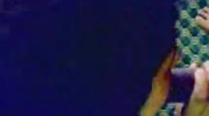 الكتكوت الصفيق يكسر كعكة الجبن بكل جنسعربى قوتها