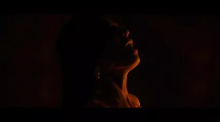 فتاة عربية تنفض قضيبها لرجل الجنس العربي المثير غريب جدا.