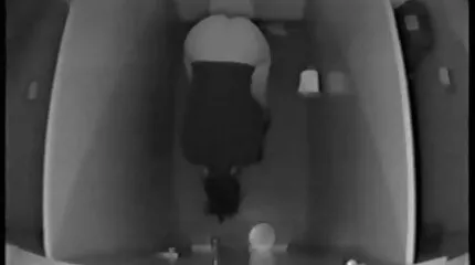 لن تفهم بيلا نفسها لمن تعمل - خادمة أو مصاصة من أجل المال. جنس عربي محارم
